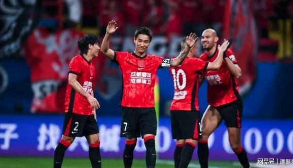 中超-三外援齐建功 西海岸3-2客胜大连终结7连平