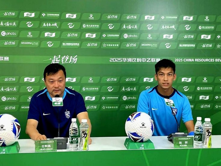 孙臣曦首发，中乙联赛广东铭途客场对阵武汉三镇B开始了