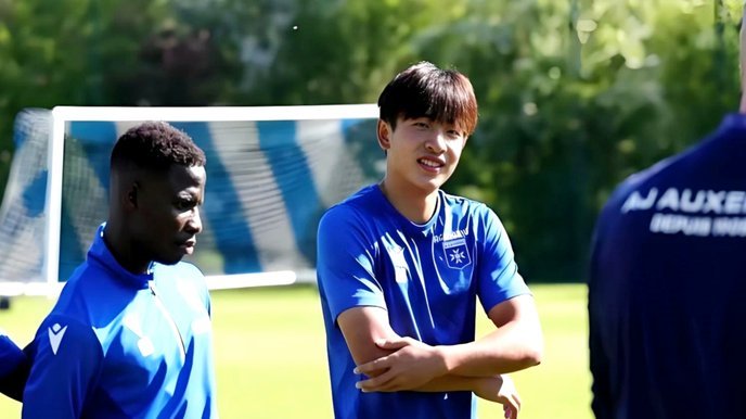 官方：U19国脚魏祥鑫正式加盟法甲欧塞尔 签约5年身披49号