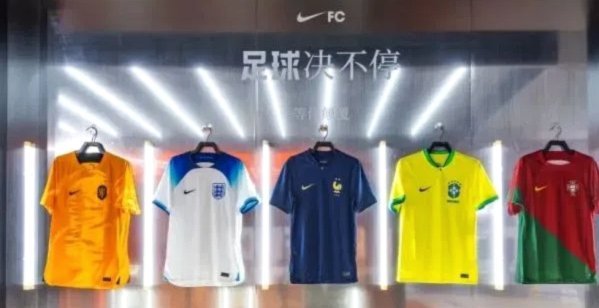 耐克燃情海报庆英格兰四强征程