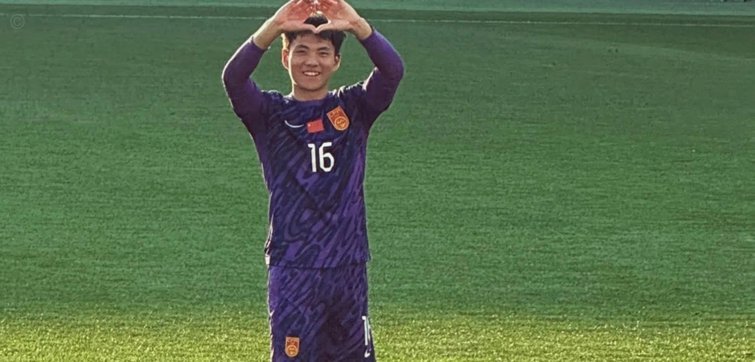 门将位置还是砸钱买李昊吧，于金永覆盖面积和高空球没问题，出击预判和脚下球真是差的太多了！