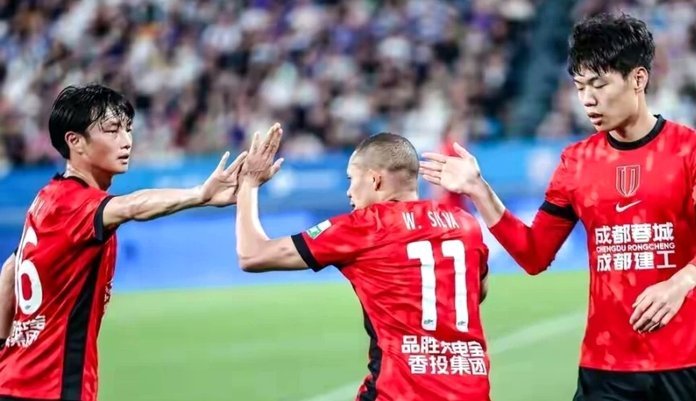 中超最佳阵容：玉昆三叉戟火力全开 河南铁卫力阻成都提前夺冠